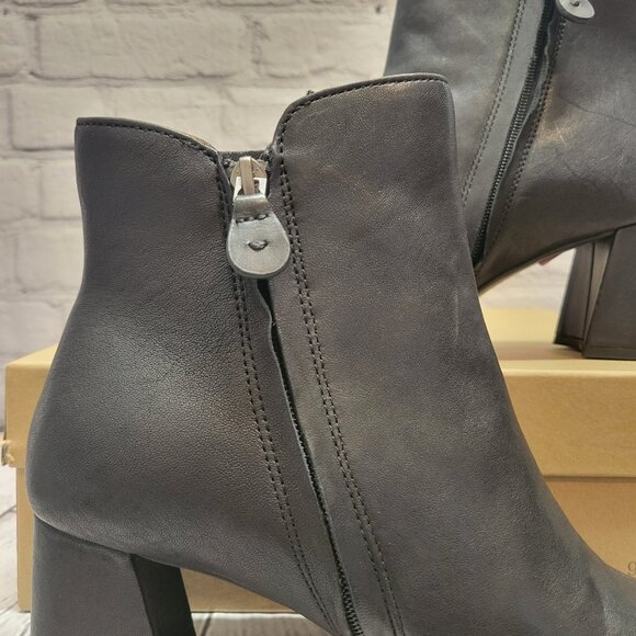 Gentle Souls Women's Danbury Booties - Picture 4 of 10